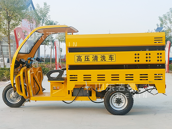 電動(dòng)駕駛室高壓清洗車(chē)