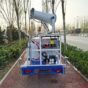 藍精靈新能源1.5方電動(dòng)霧炮灑水車(chē)