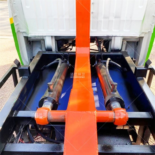 電動(dòng)四輪勾臂車(chē)