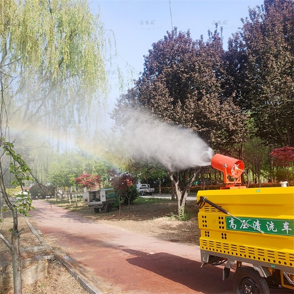 霧炮電動(dòng)三輪高壓清洗車(chē)