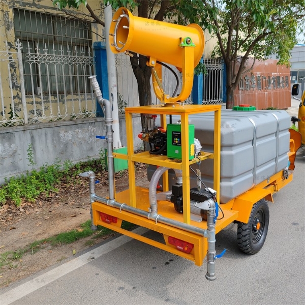 電動(dòng)三輪塑料水箱灑水車(chē)
