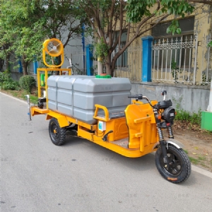 電動(dòng)三輪塑料水箱灑水車(chē)