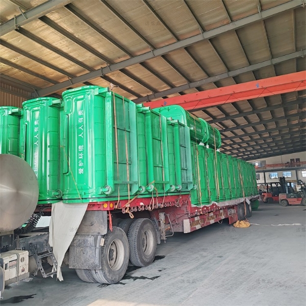 45件勾臂垃圾箱發(fā)往貴州畢節