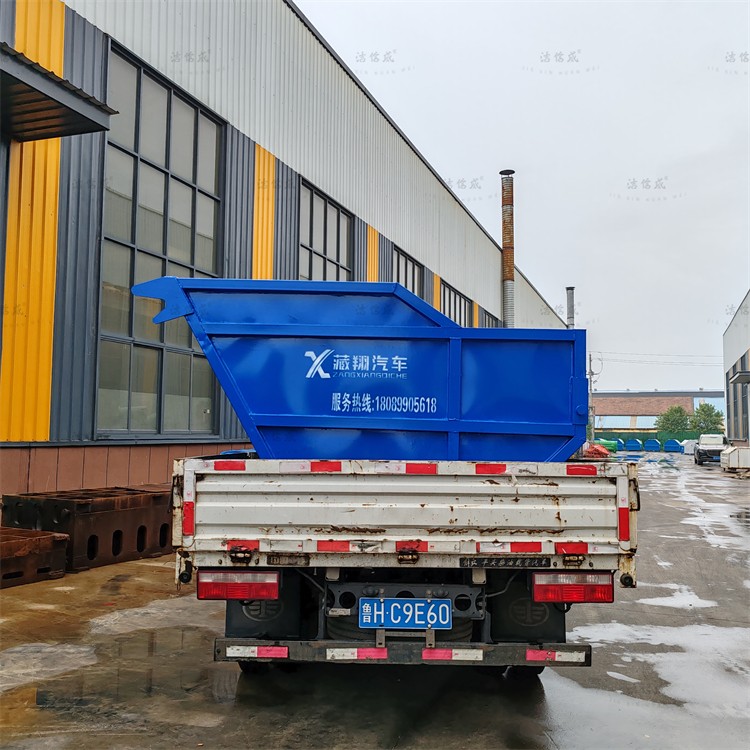 4個(gè)擺臂垃圾箱發(fā)往西藏