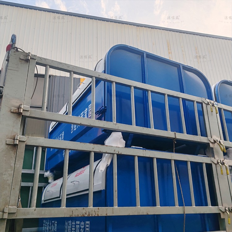 4個(gè)上圓下直勾臂箱發(fā)往甘肅