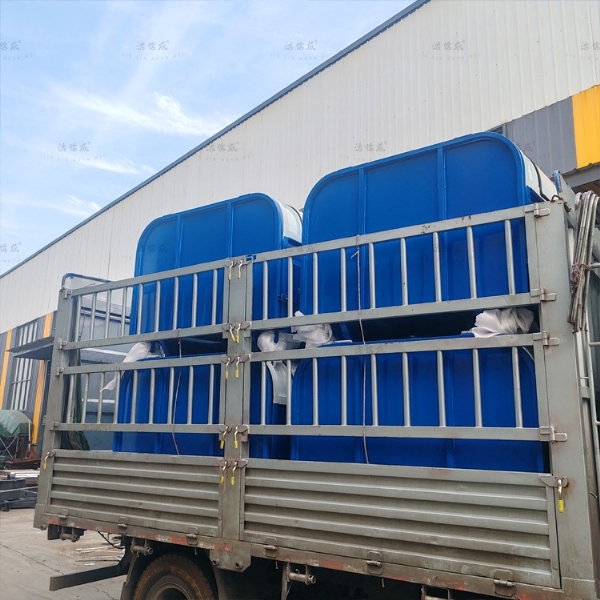 4個(gè)上圓下直勾臂箱發(fā)往甘肅