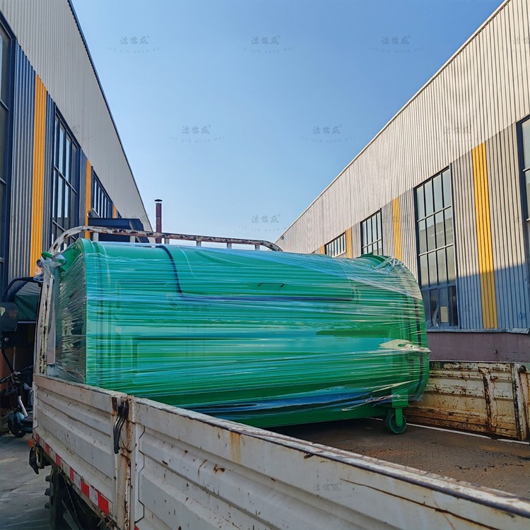 一個勾臂垃圾箱發(fā)往湖南