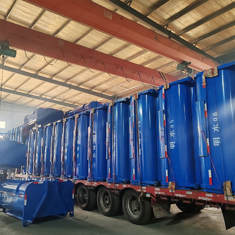 38個勾臂垃圾箱發(fā)往遼寧